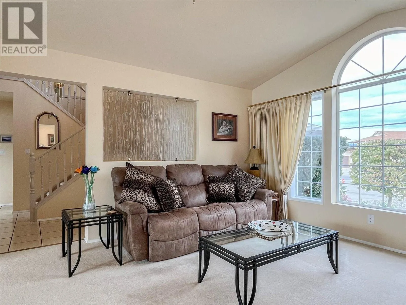 8 BAYVIEW Crescent
