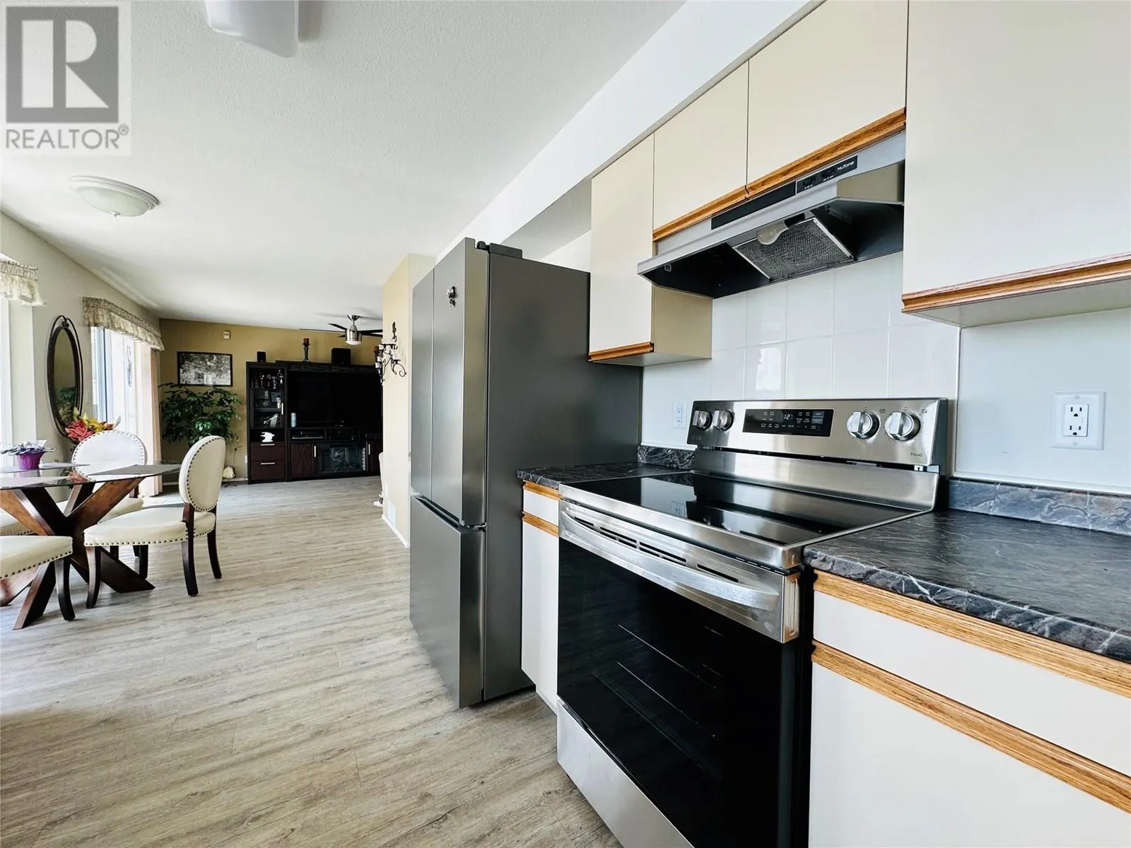 8 BAYVIEW Crescent