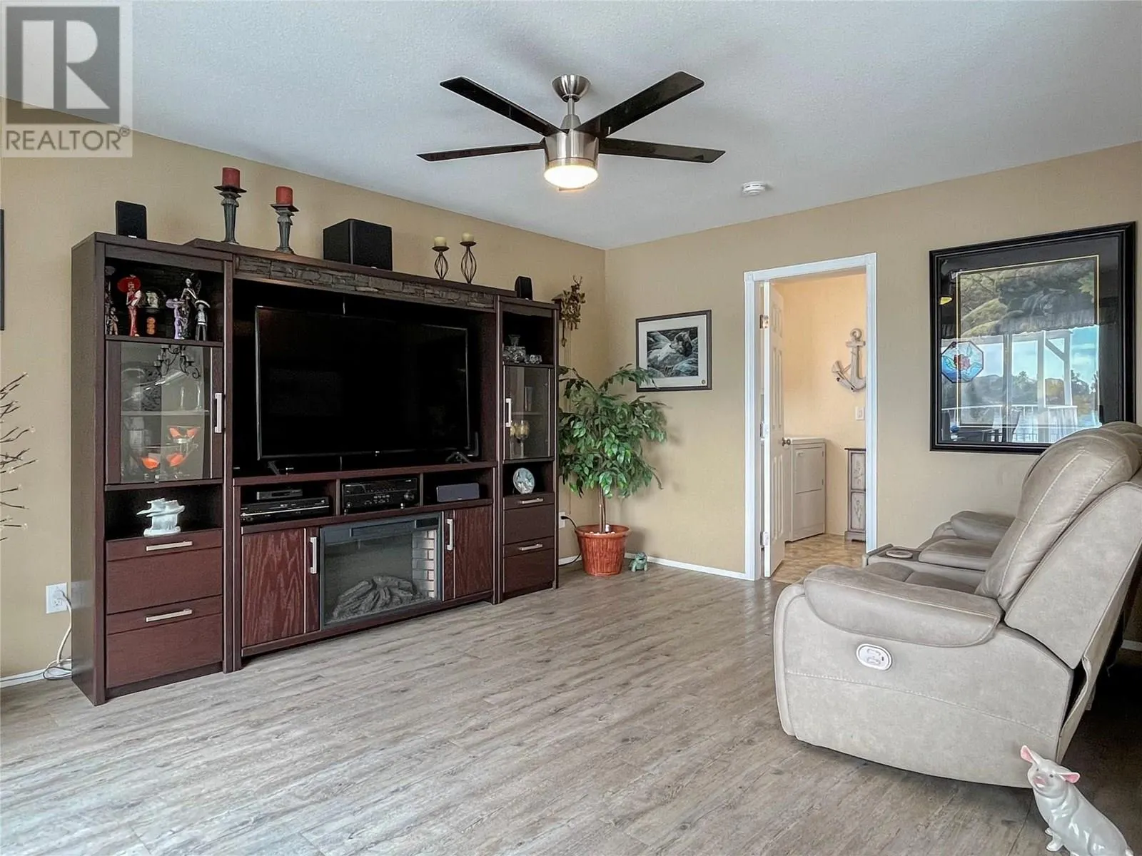 8 BAYVIEW Crescent