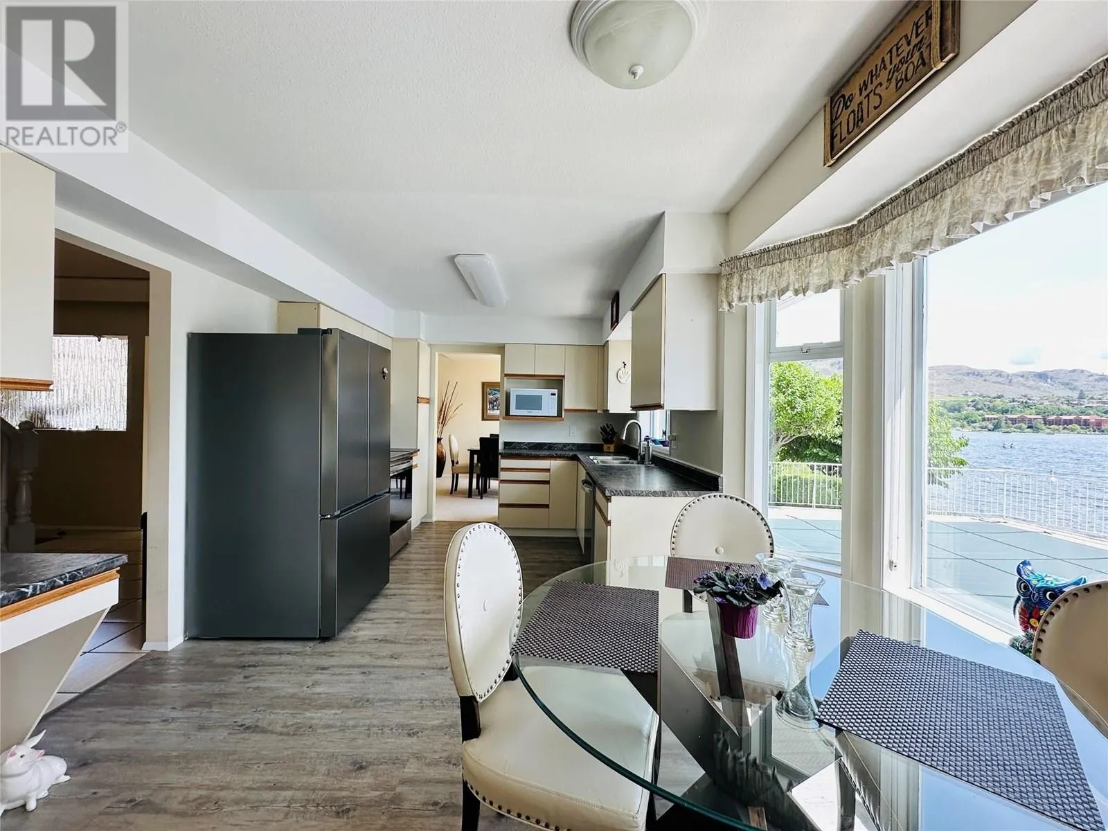 8 BAYVIEW Crescent