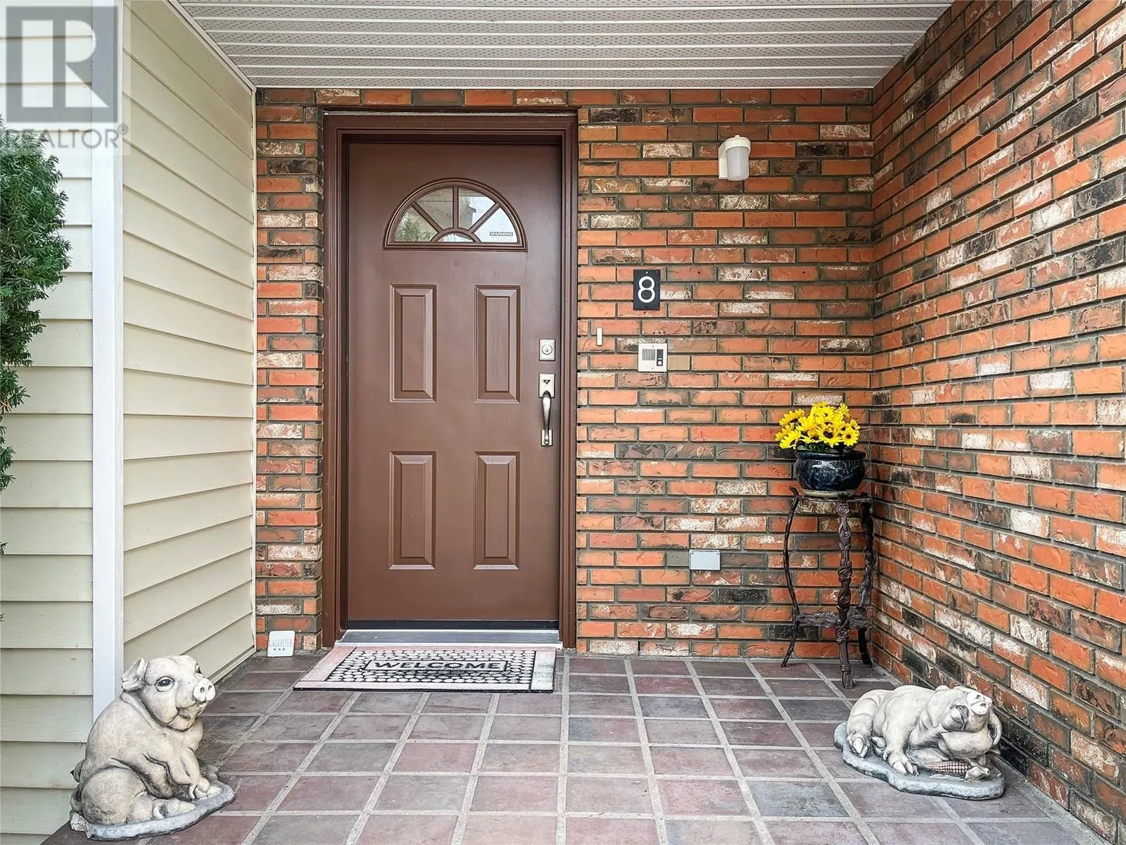 8 BAYVIEW Crescent
