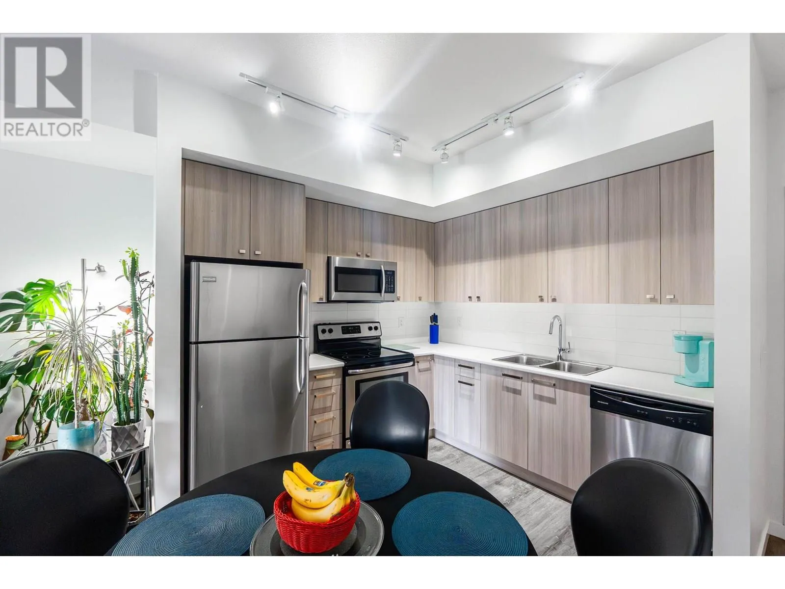 935 Academy Way Unit# 220