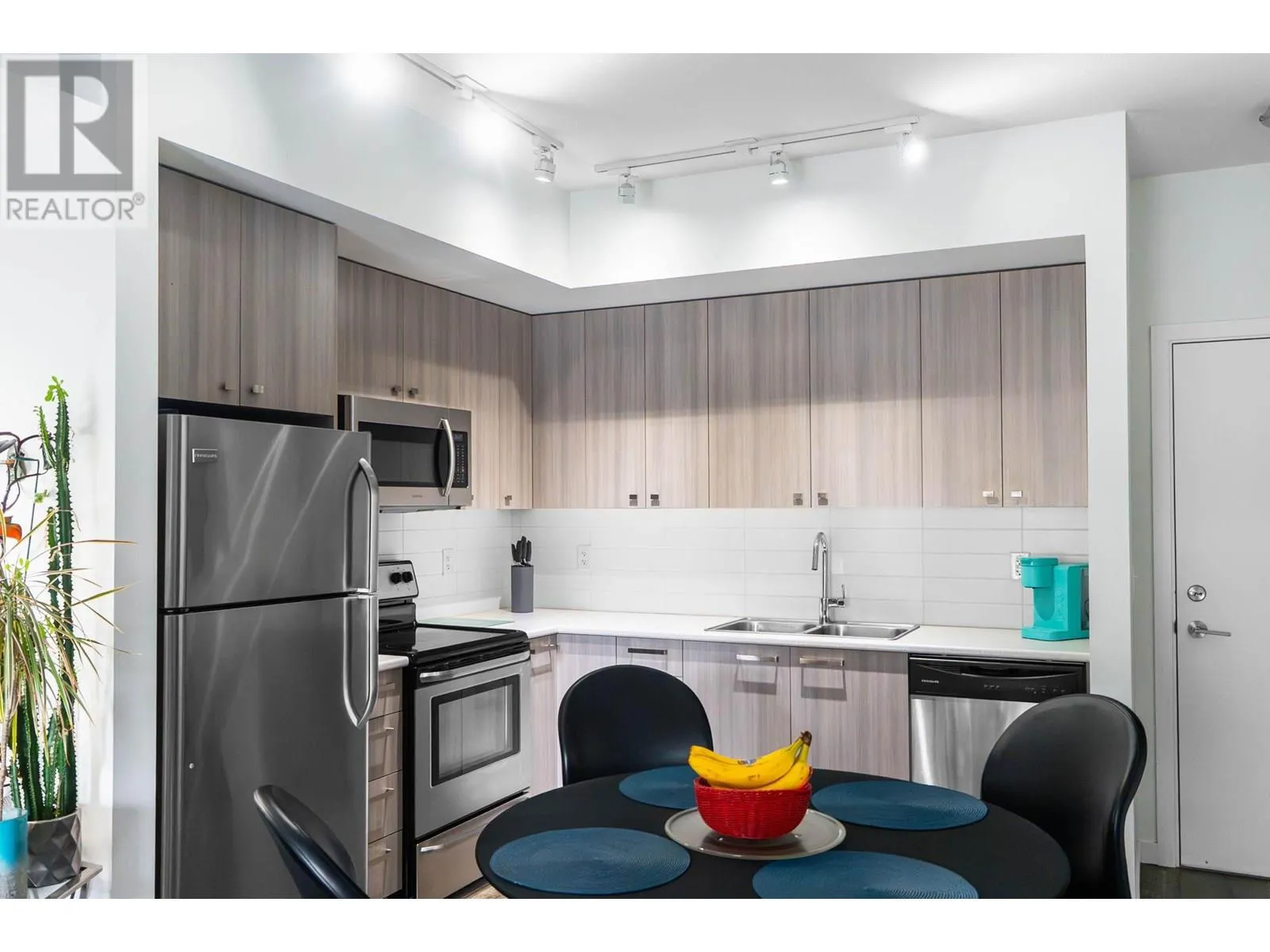 935 Academy Way Unit# 220