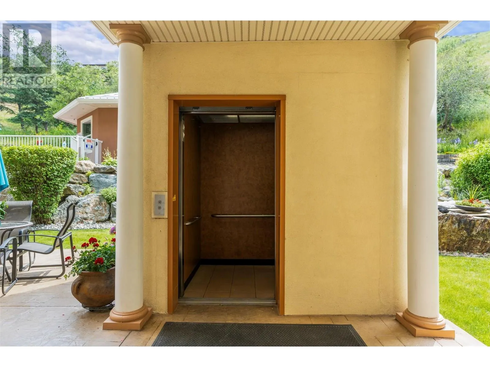 7922 Okanagan Landing Road Unit# 401