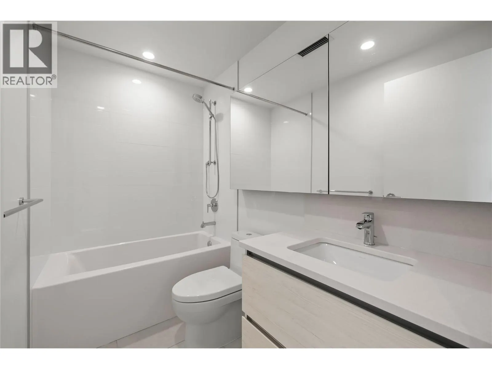 238 Leon Avenue Unit# 1704