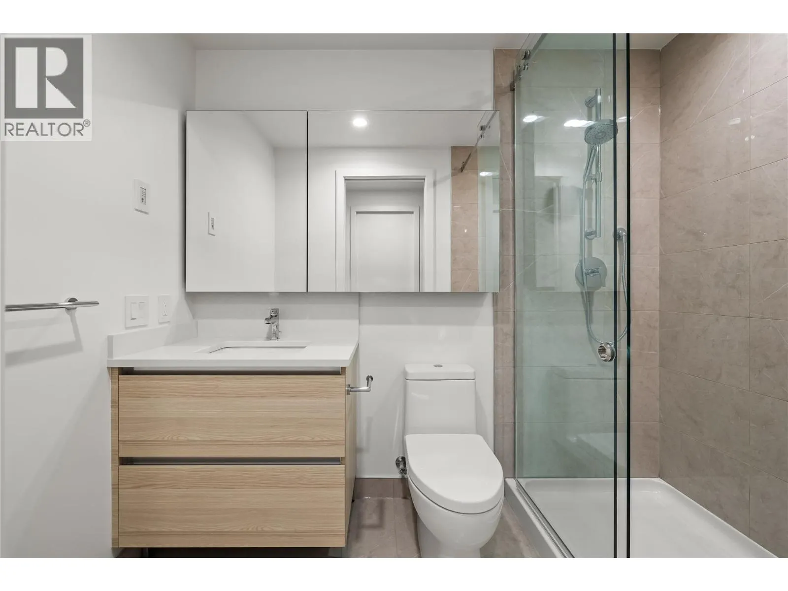 238 Leon Avenue Unit# 1704