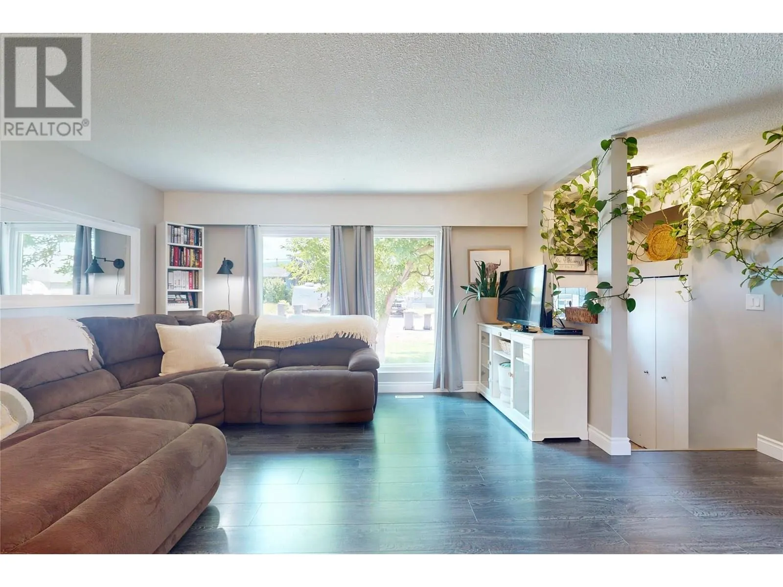 590 Jaschinsky Road