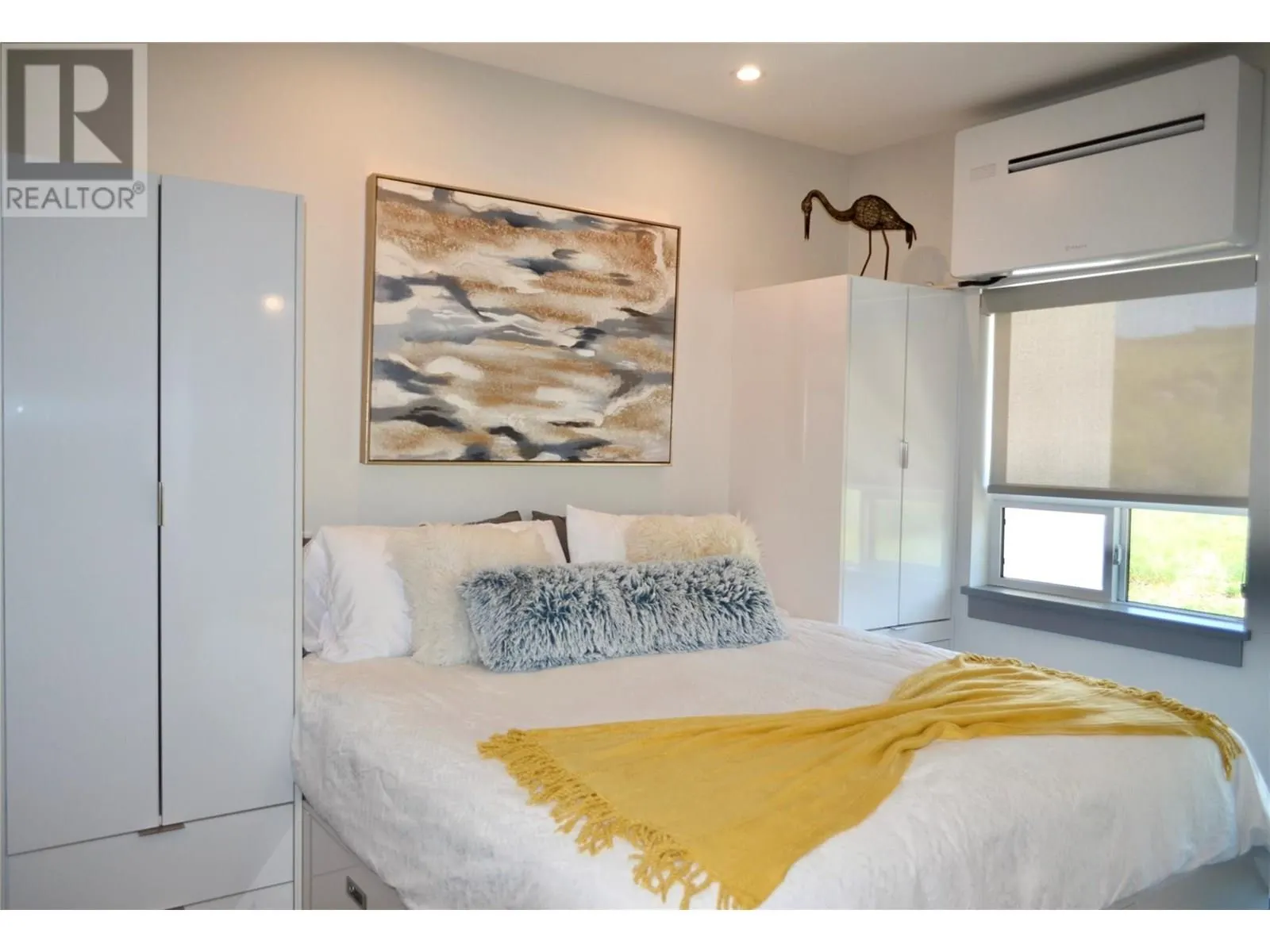 2555 Lakeshore Road Unit# 221