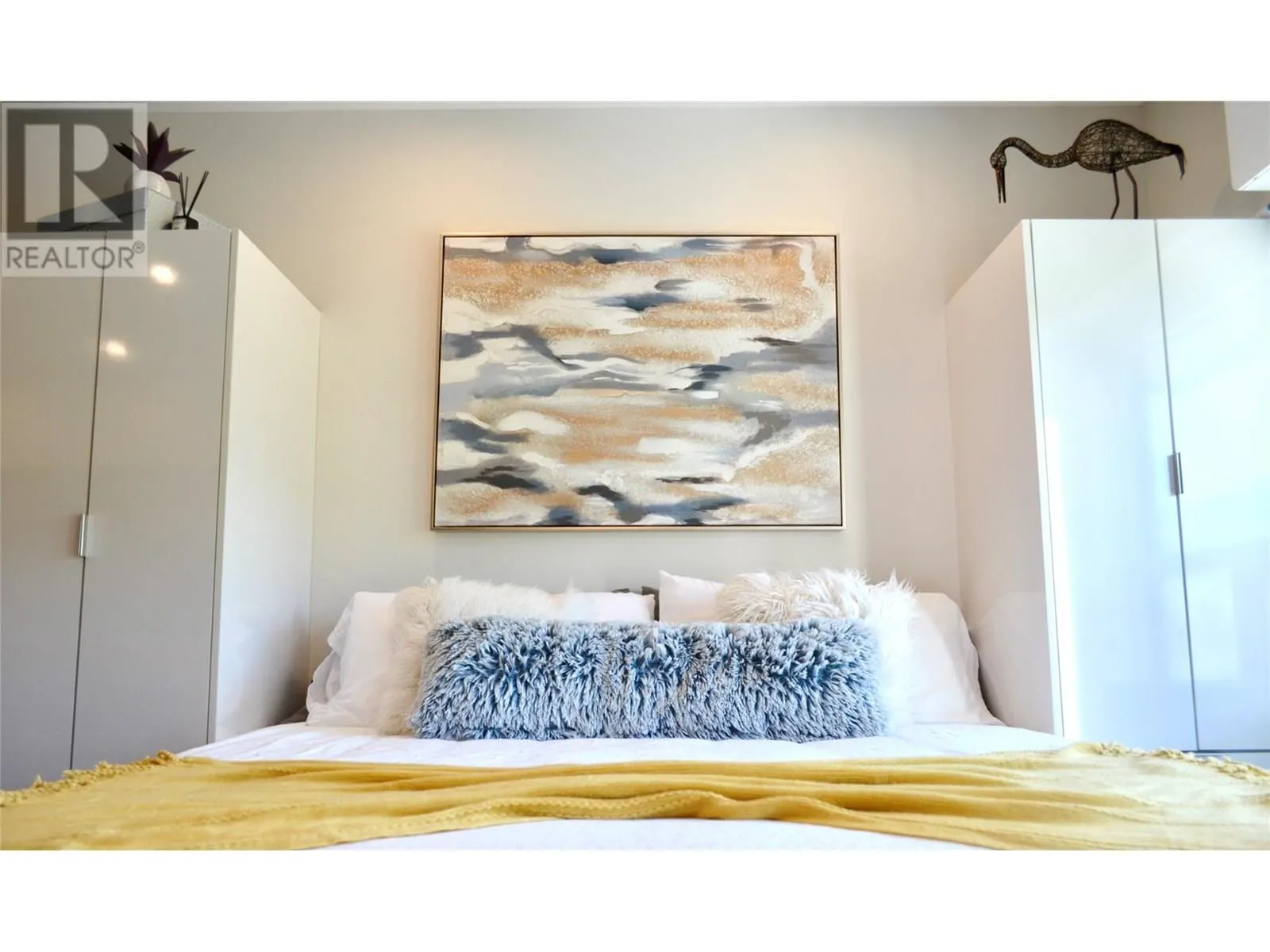 2555 Lakeshore Road Unit# 221