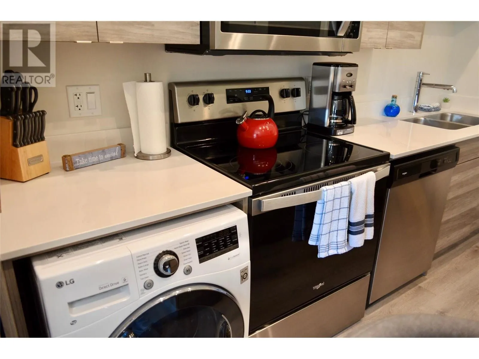 2555 Lakeshore Road Unit# 221