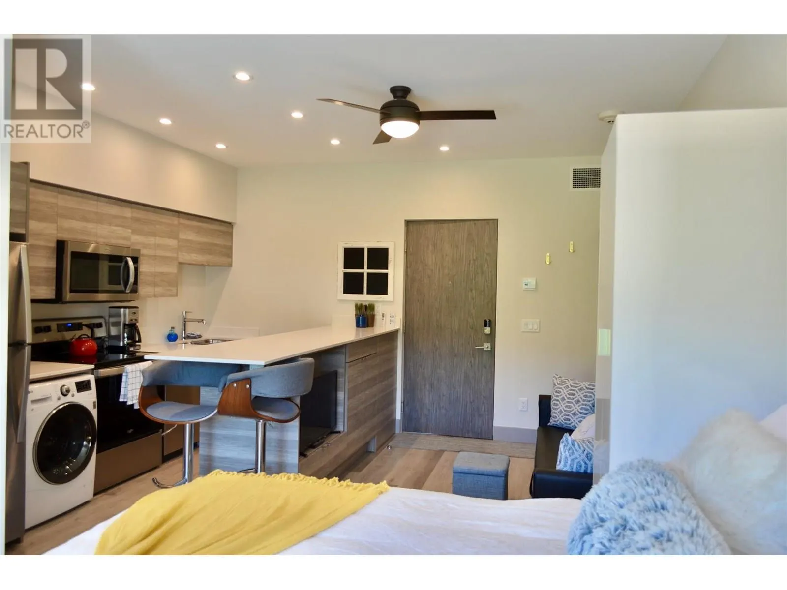 2555 Lakeshore Road Unit# 221