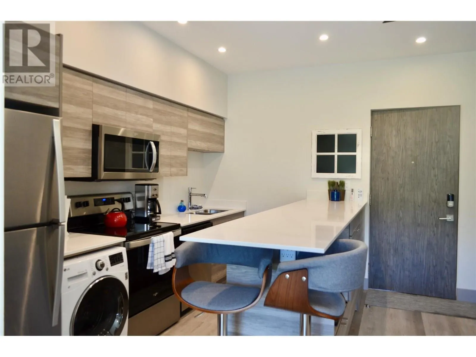 2555 Lakeshore Road Unit# 221