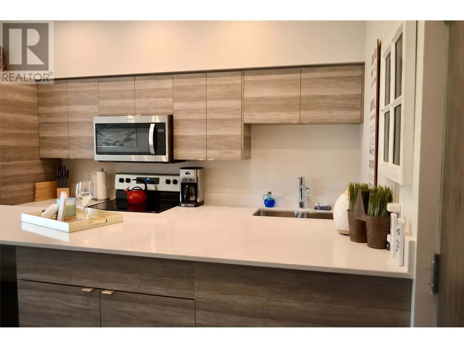 2555 Lakeshore Road Unit# 221