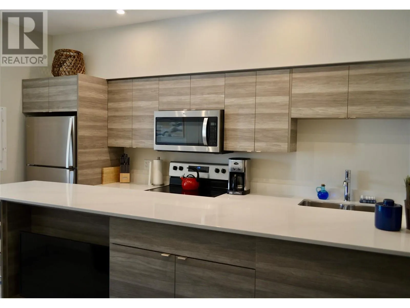 2555 Lakeshore Road Unit# 221