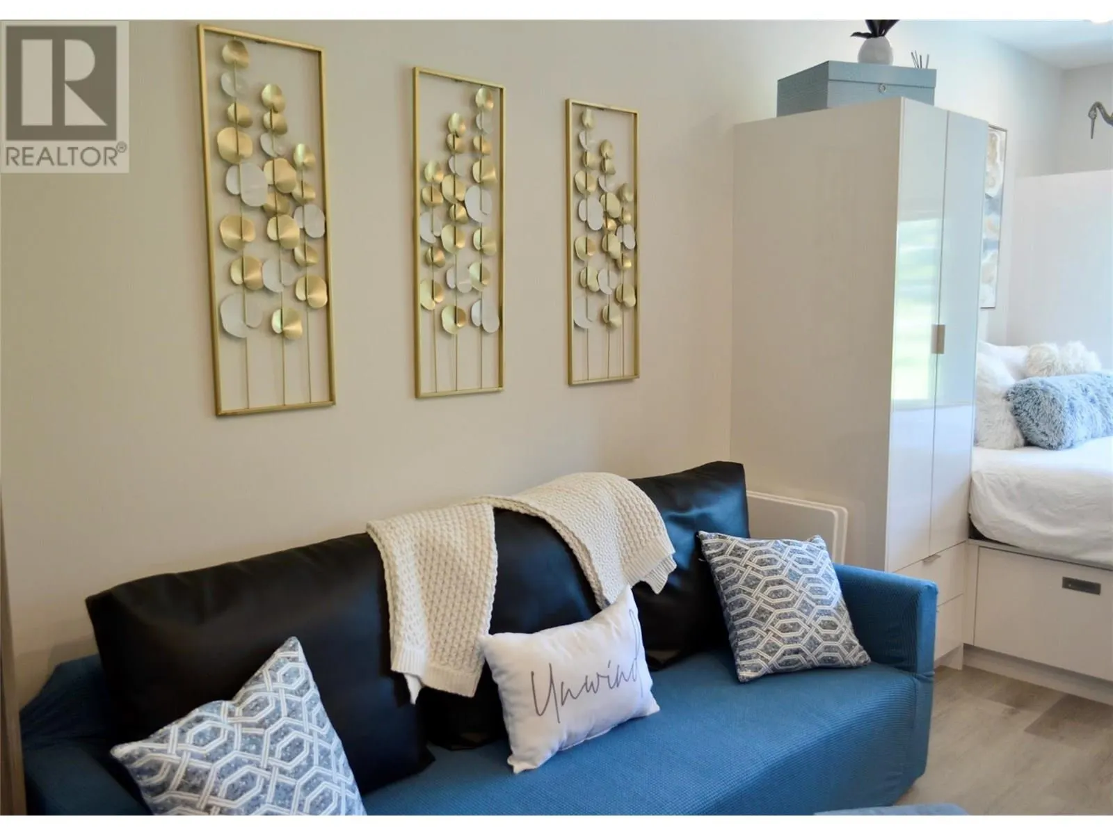 2555 Lakeshore Road Unit# 221