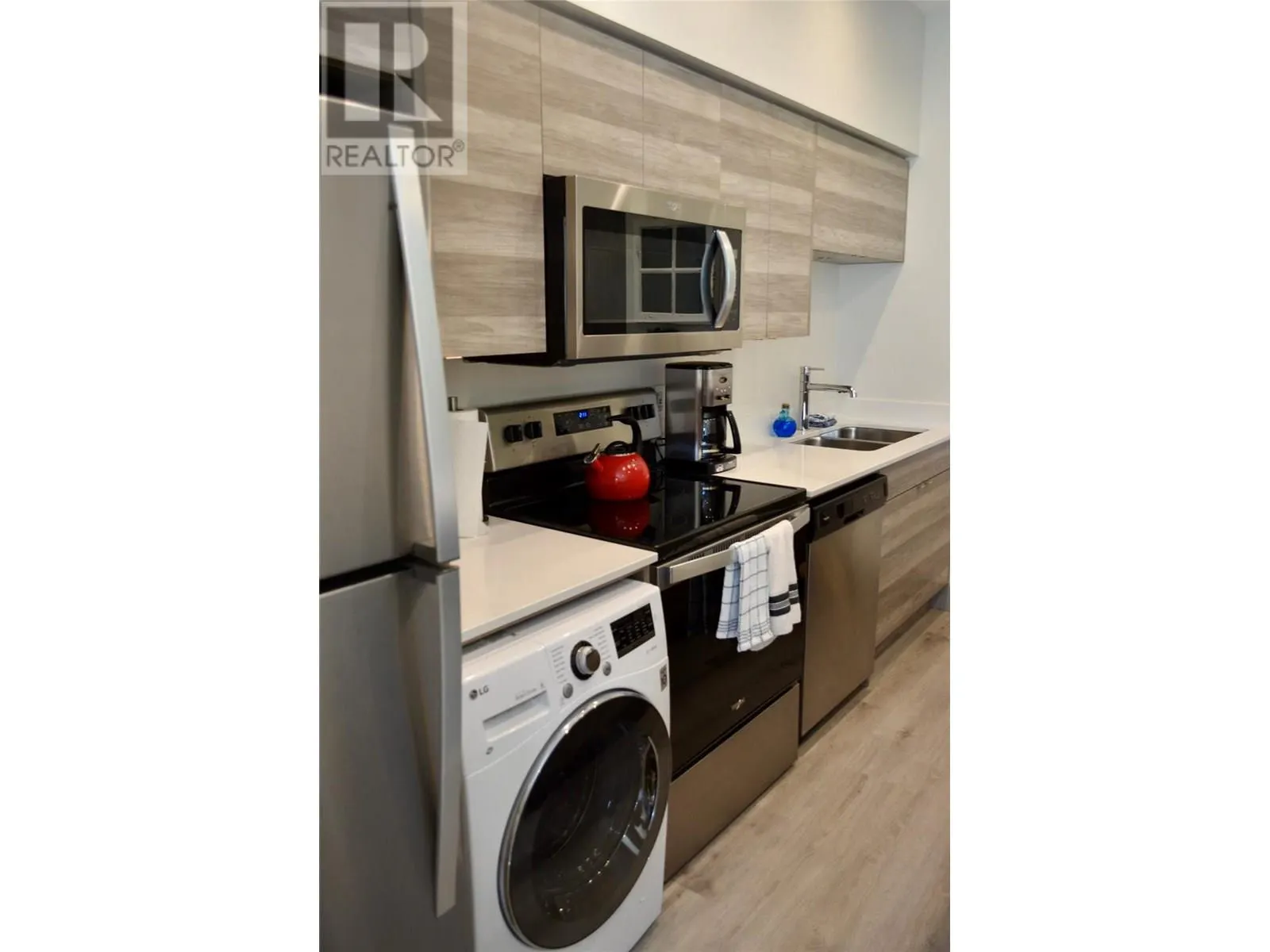 2555 Lakeshore Road Unit# 221
