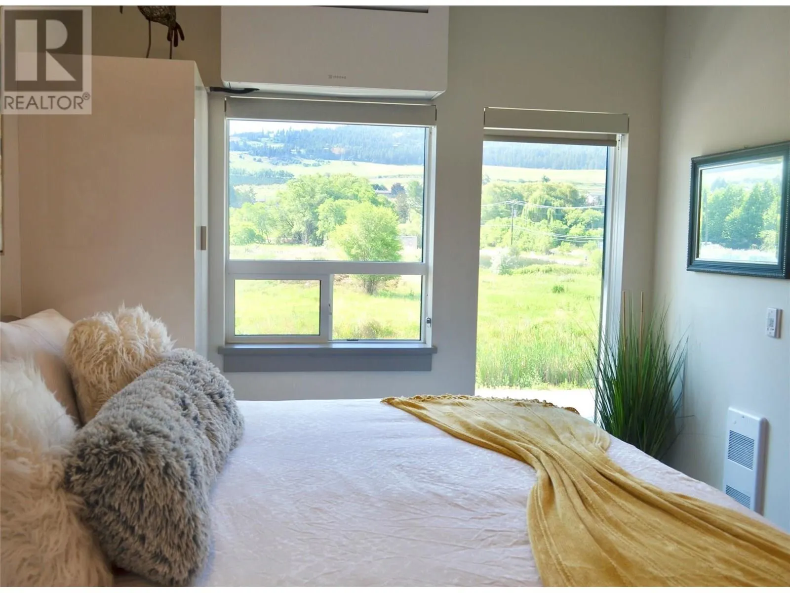 2555 Lakeshore Road Unit# 221