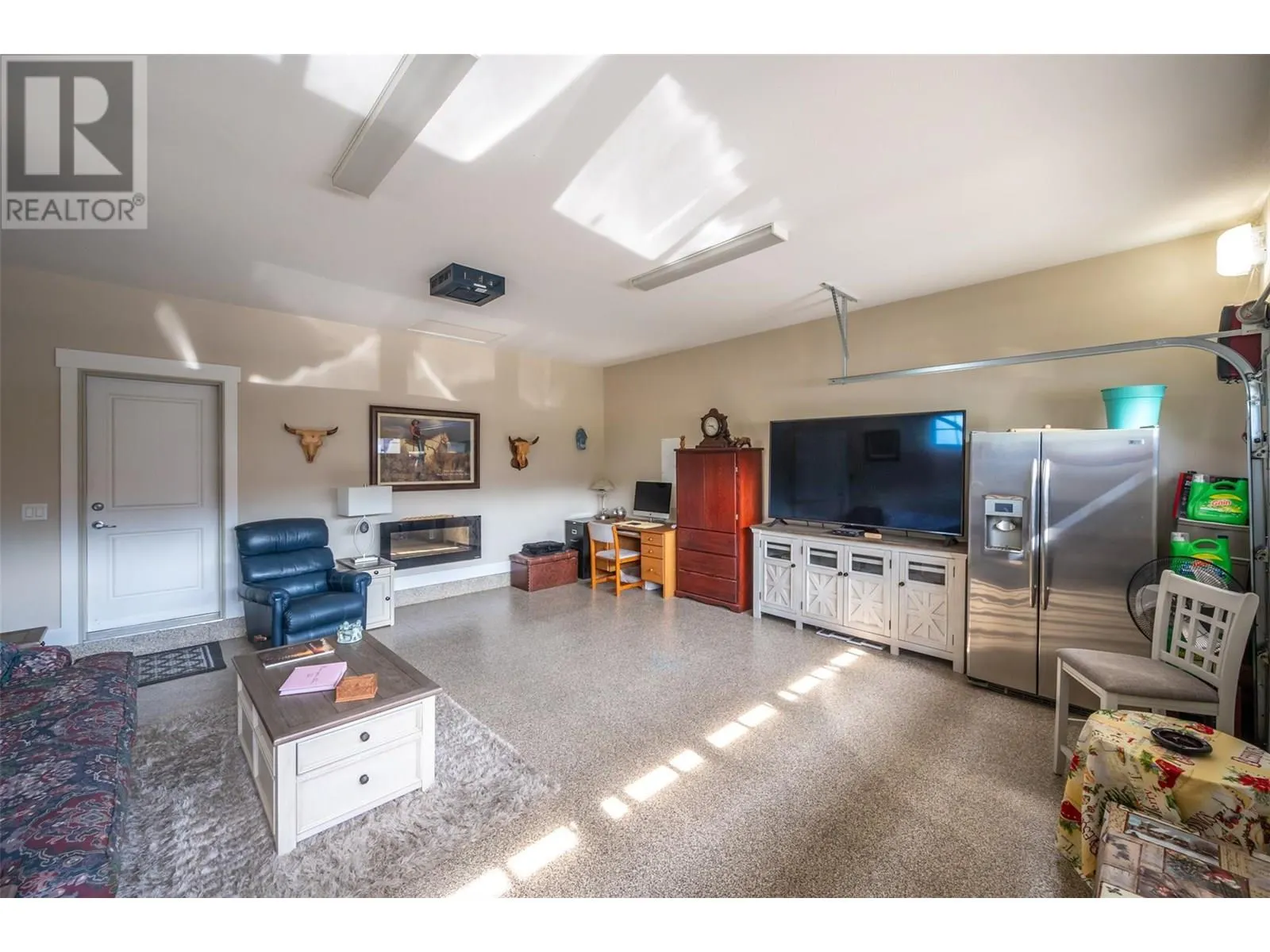 6823 TUCELNUIT Drive Unit# 1