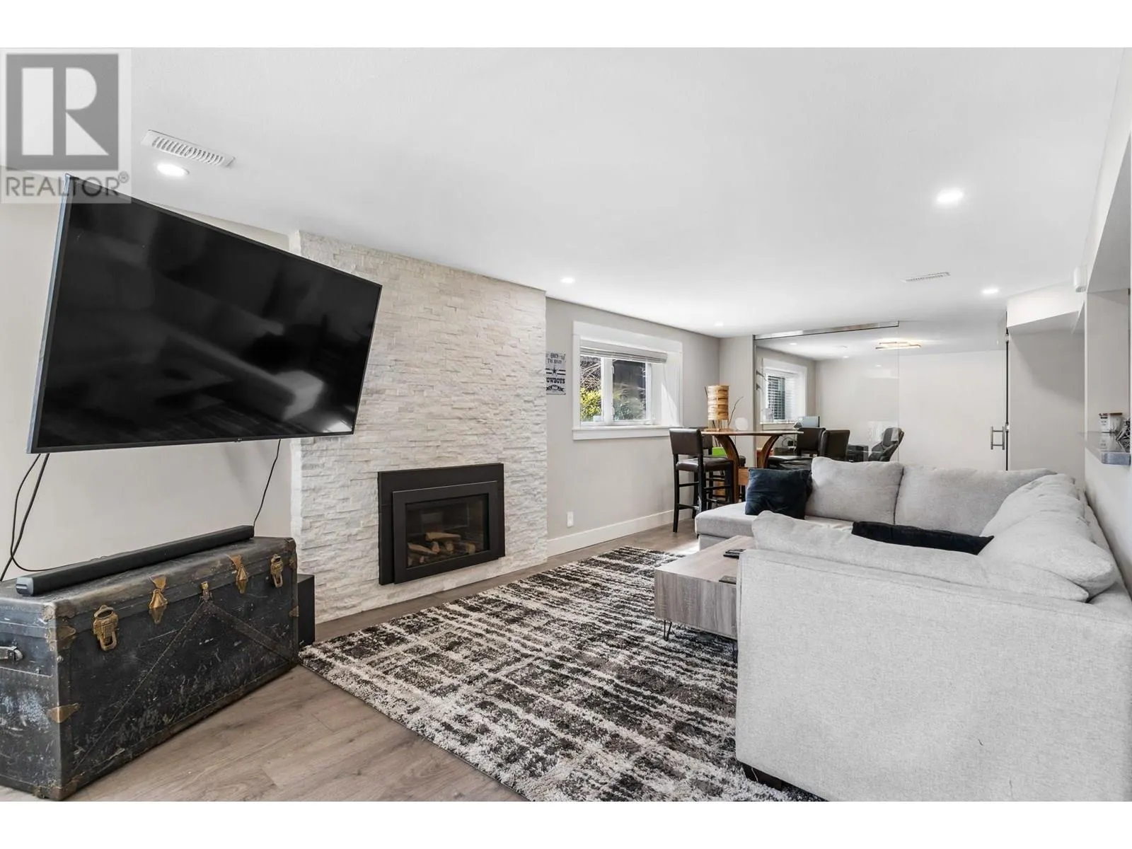 607 Clifton Road S