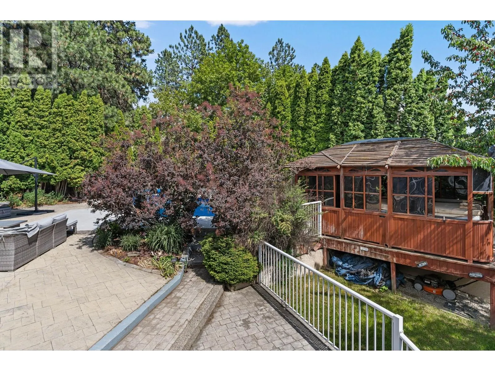 607 Clifton Road S
