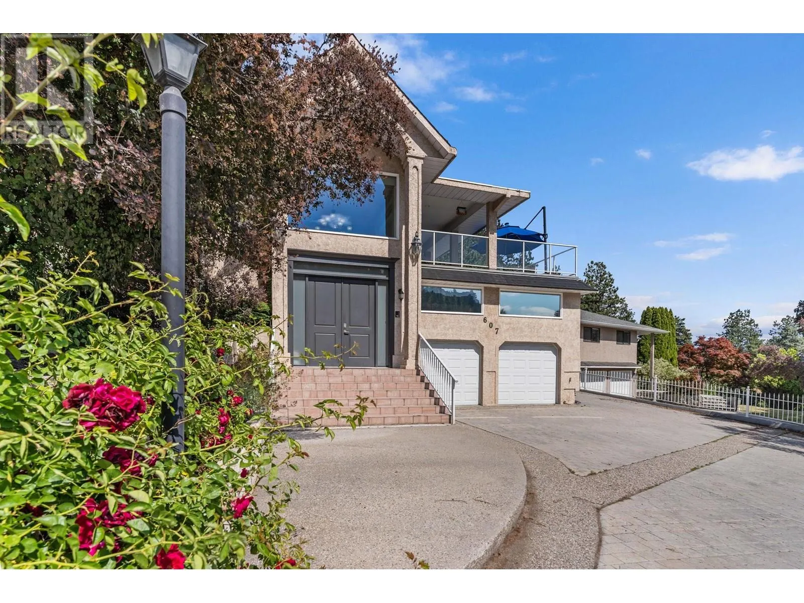 607 Clifton Road S