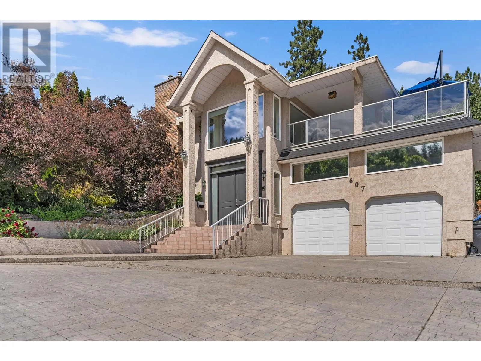 607 Clifton Road S