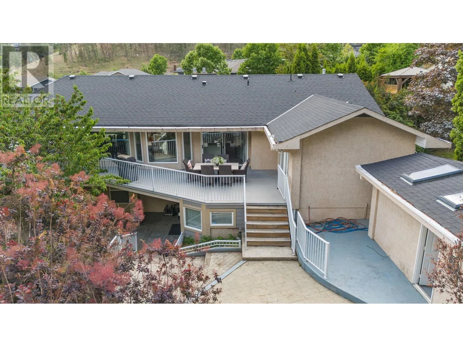 607 Clifton Road S