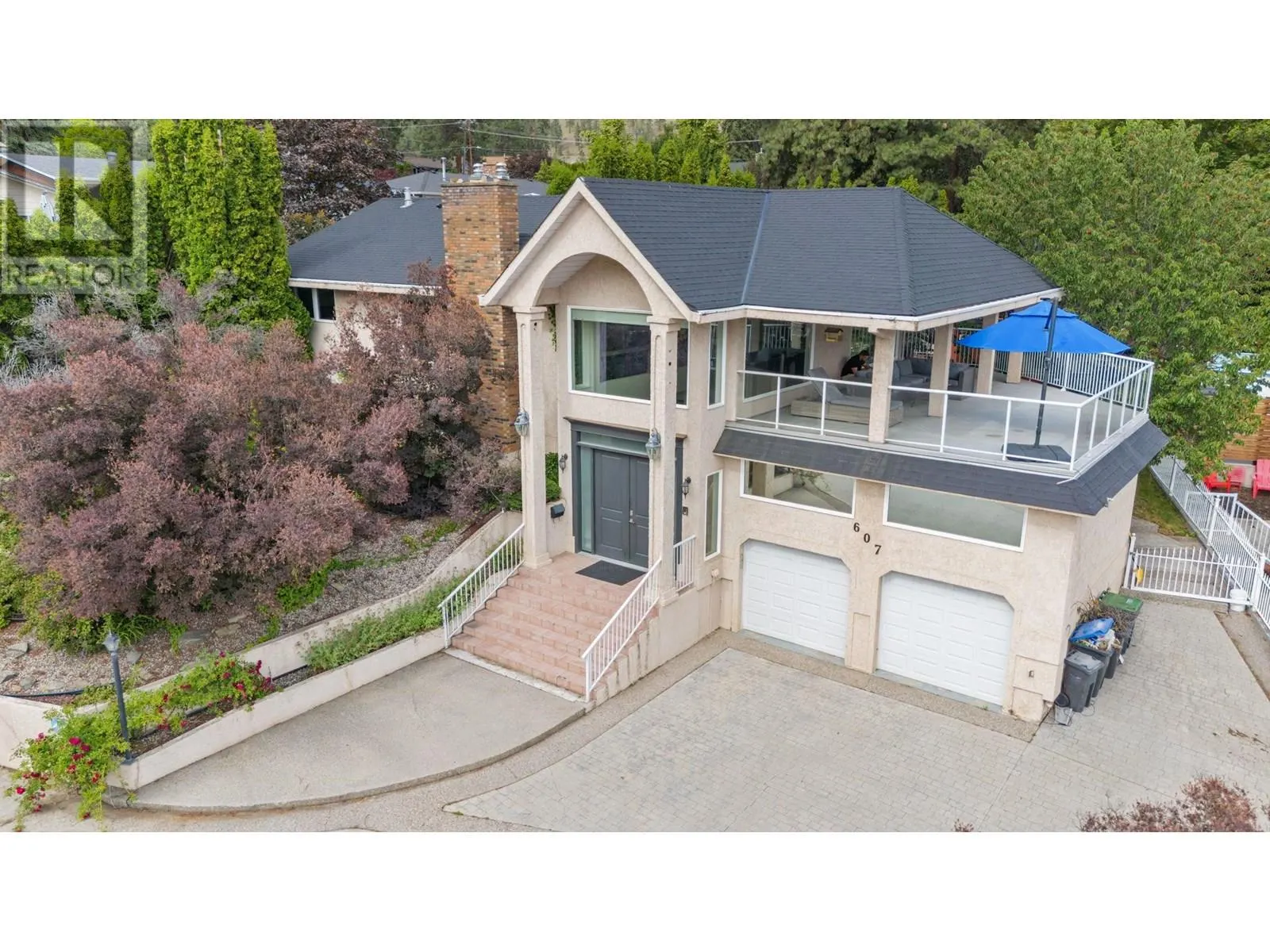 607 Clifton Road S