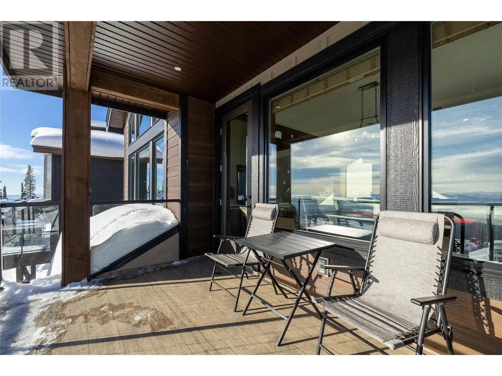 550 Feathertop Way