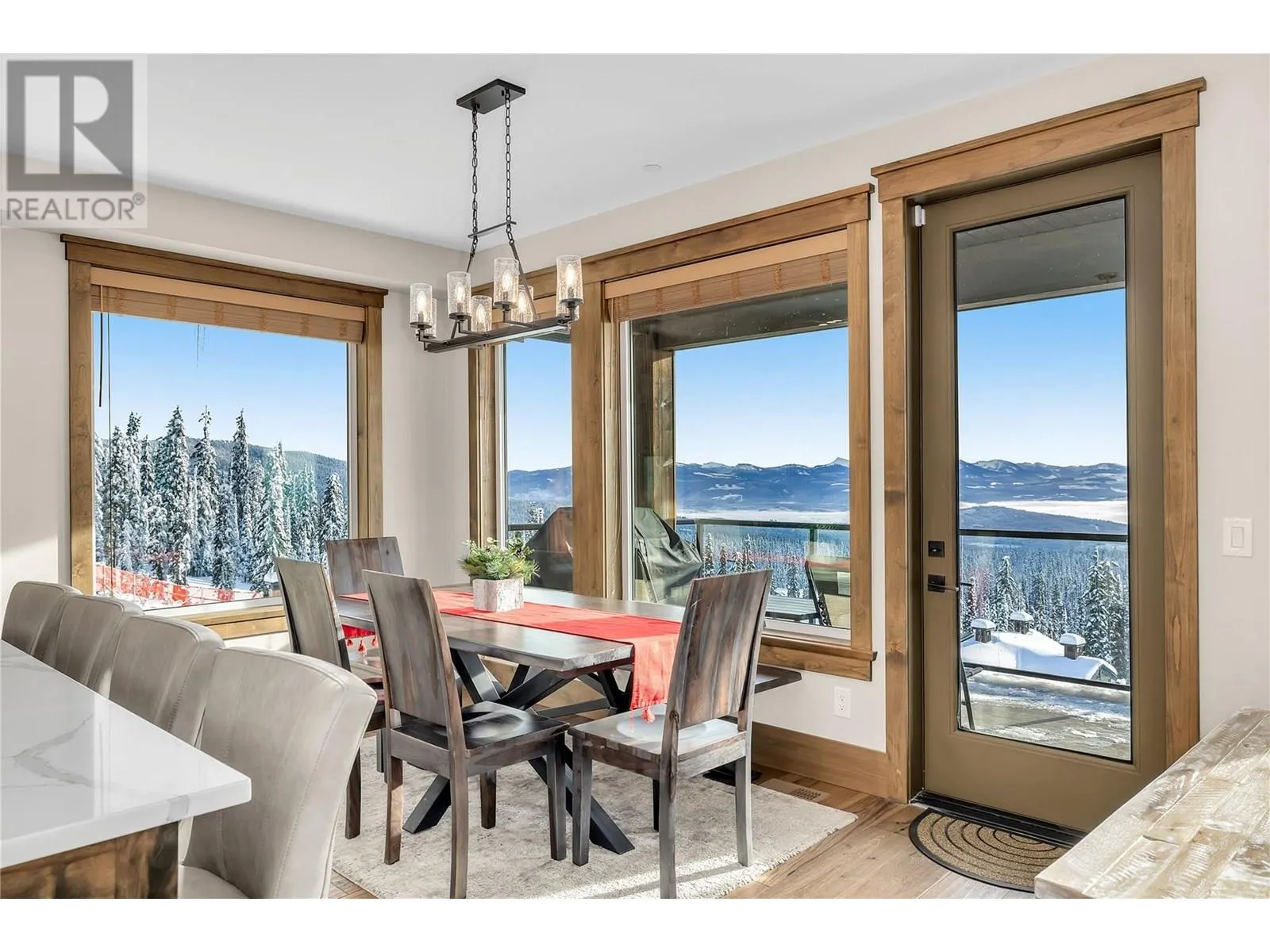 550 Feathertop Way