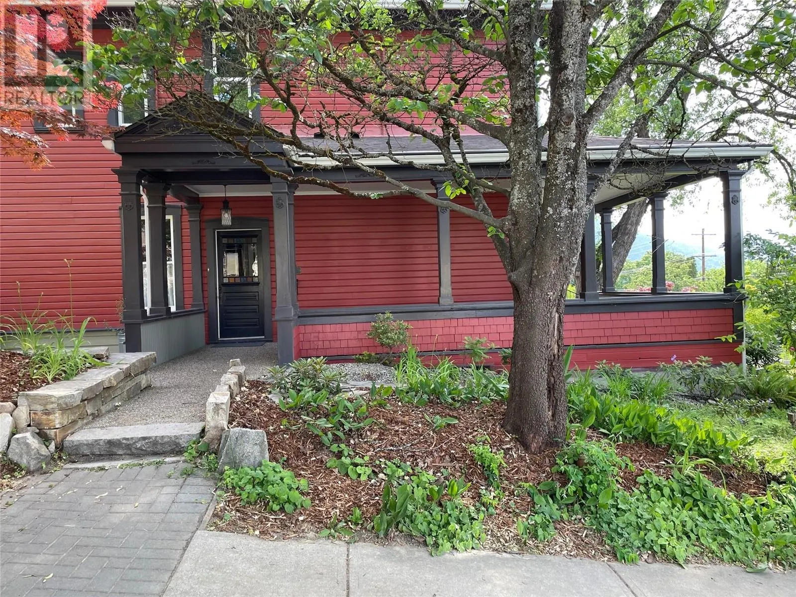 424 Observatory Street