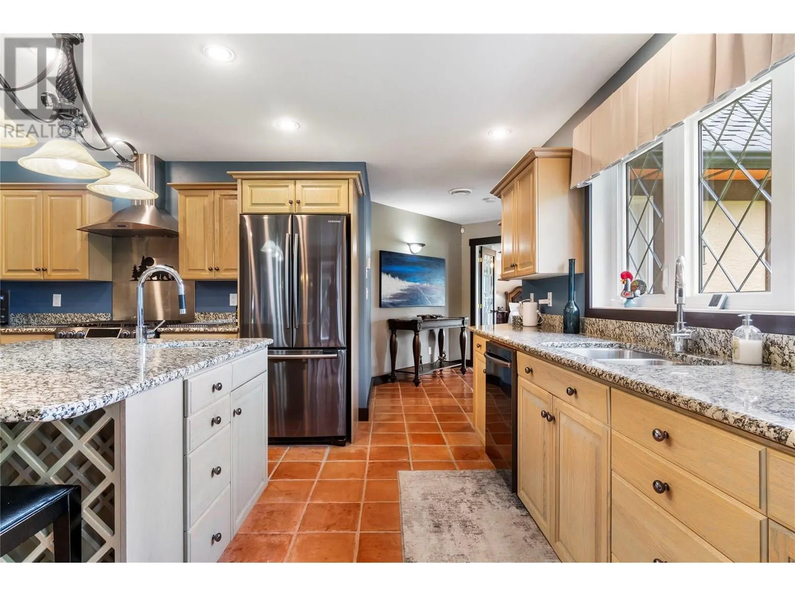 5121 IVY Road