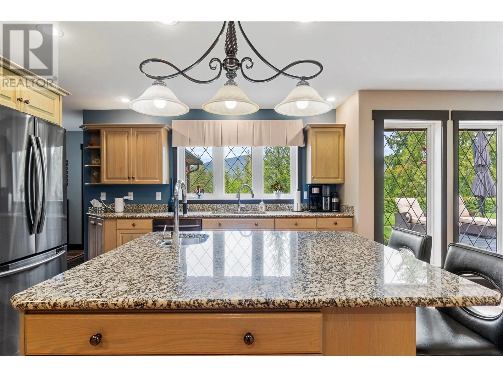 5121 IVY Road