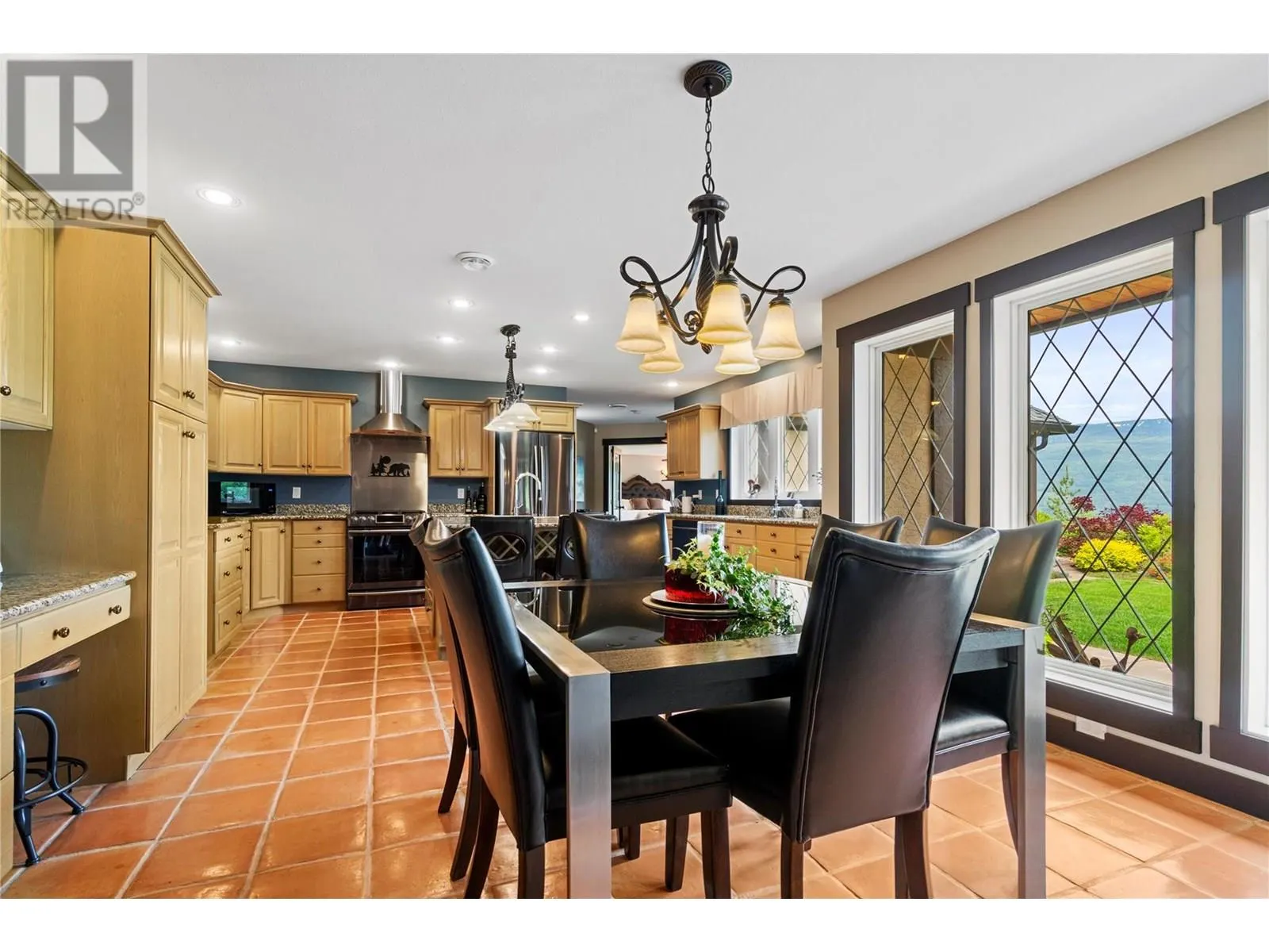 5121 IVY Road