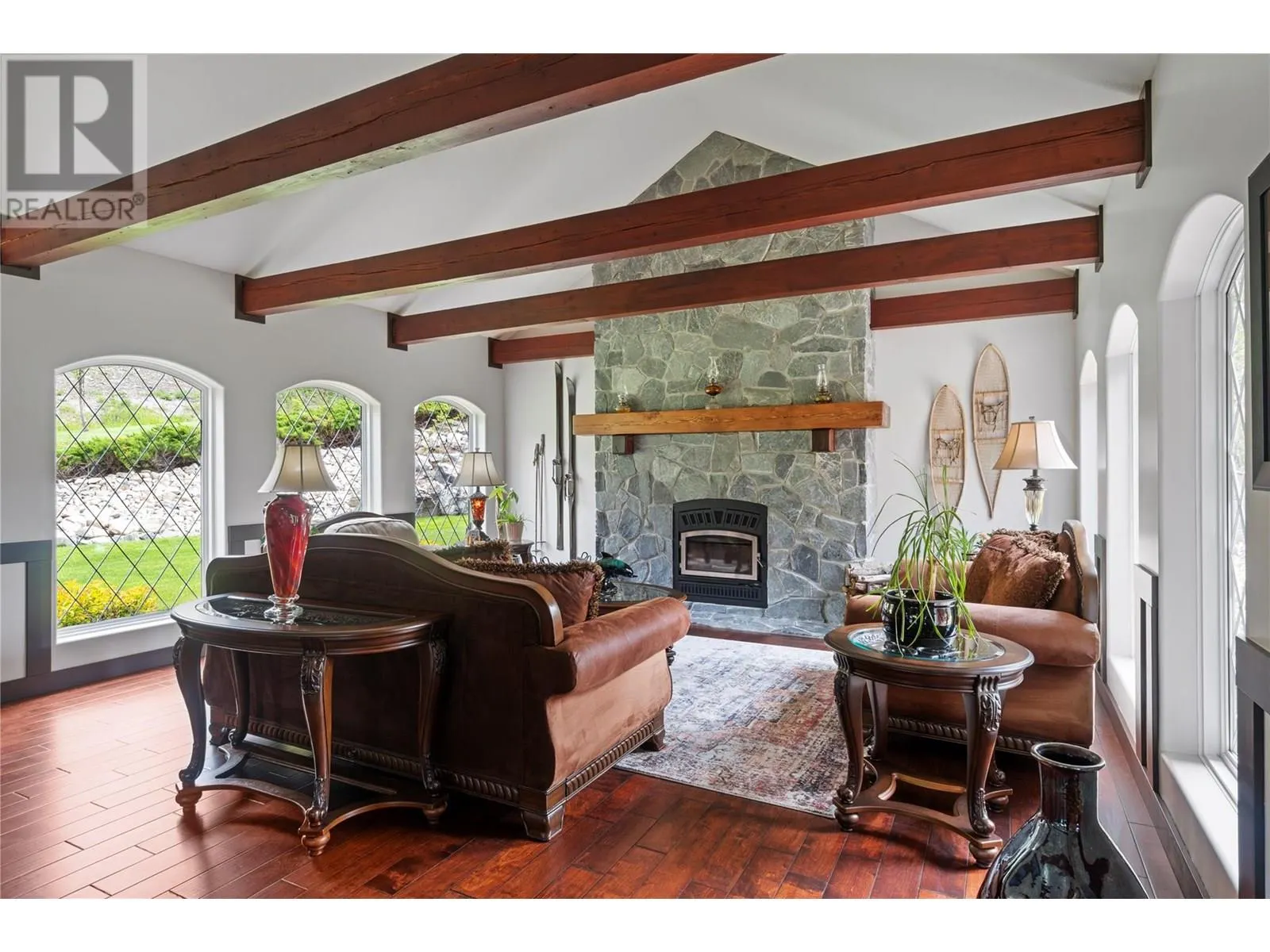 5121 IVY Road