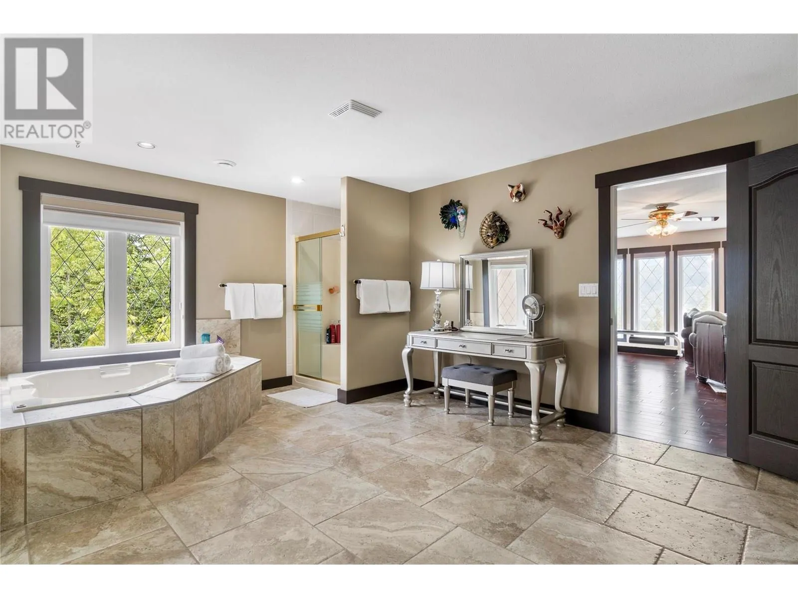 5121 IVY Road