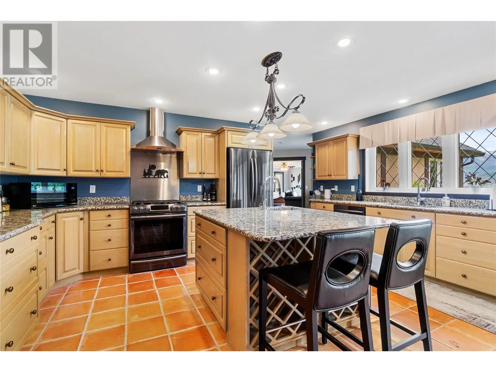5121 IVY Road