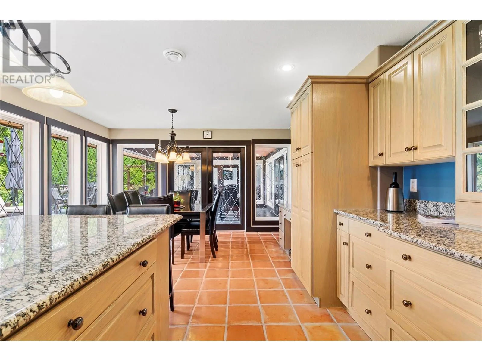 5121 IVY Road