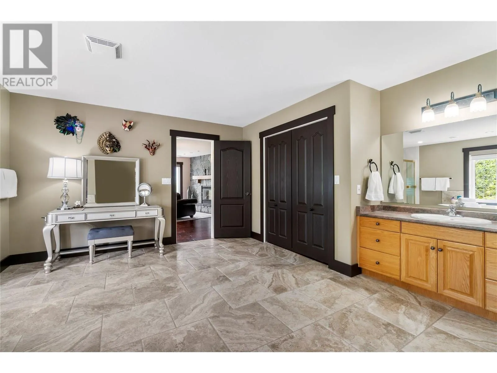 5121 IVY Road