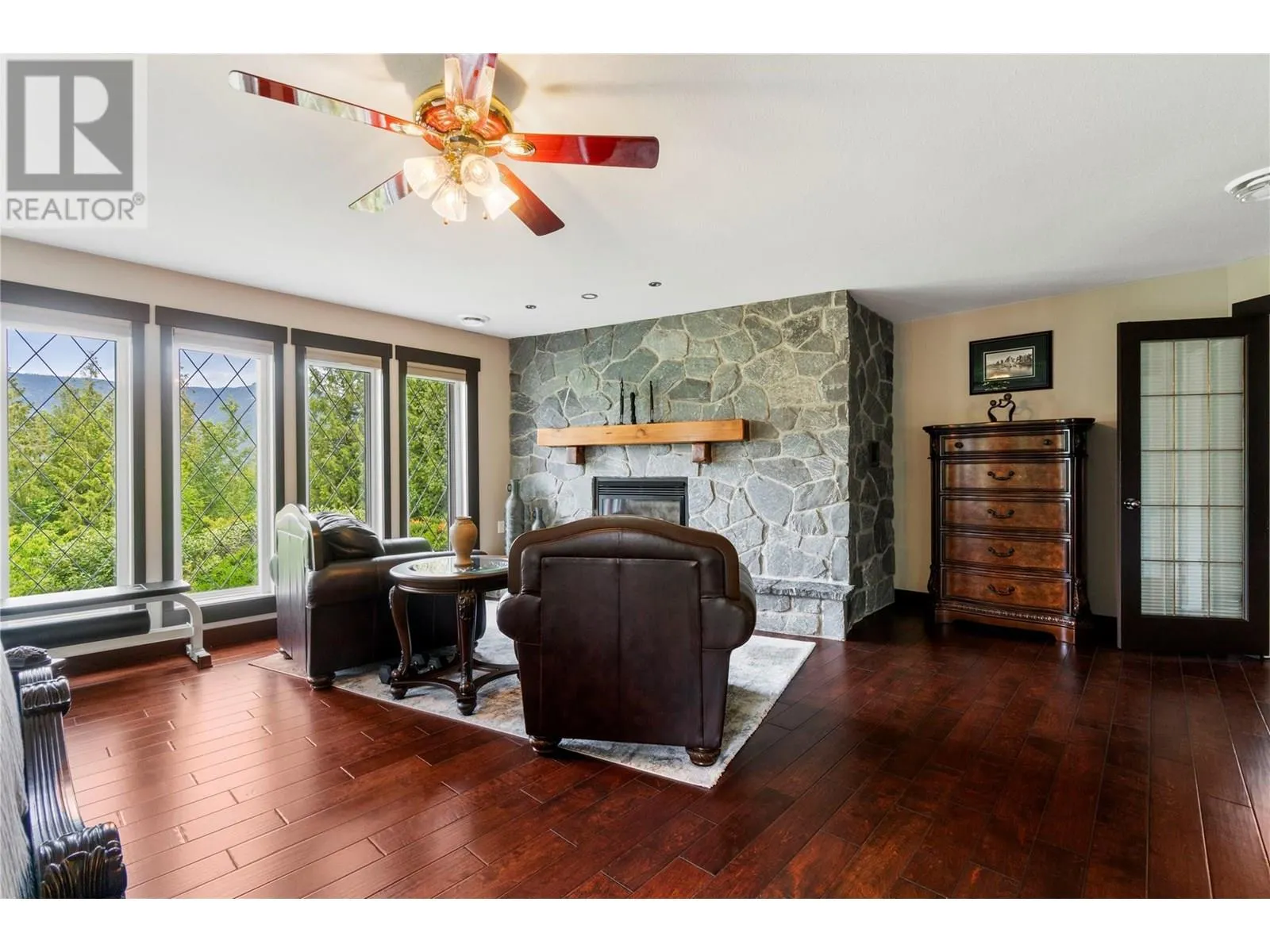 5121 IVY Road