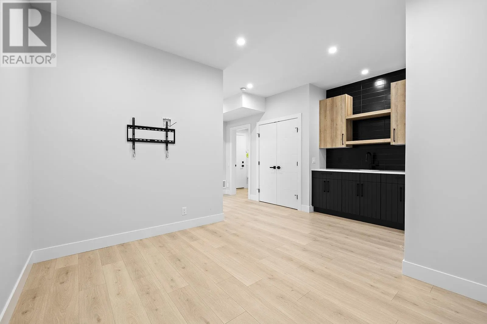1165 Lone Pine Drive