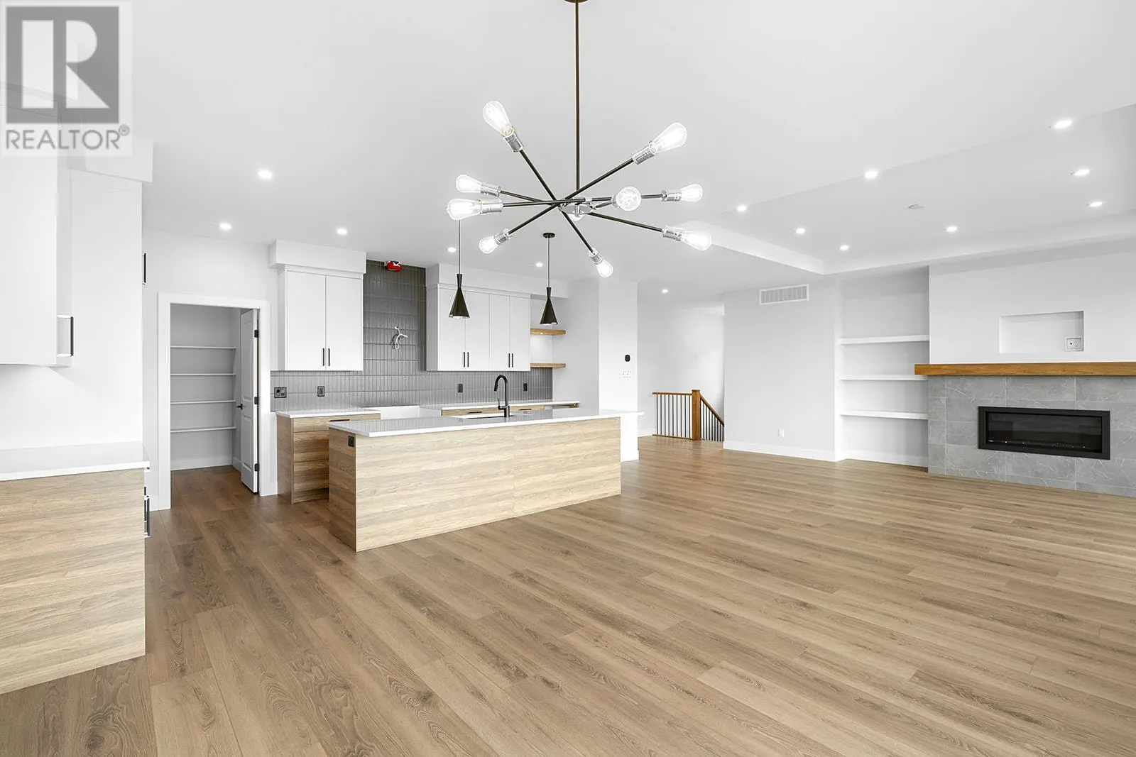 1154 Lone Pine Drive