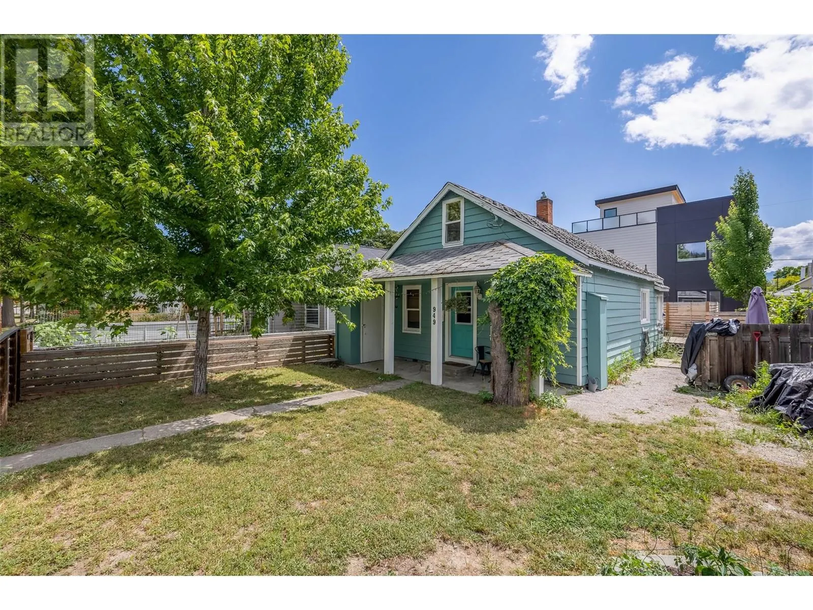 949 & 951 Coronation Avenue