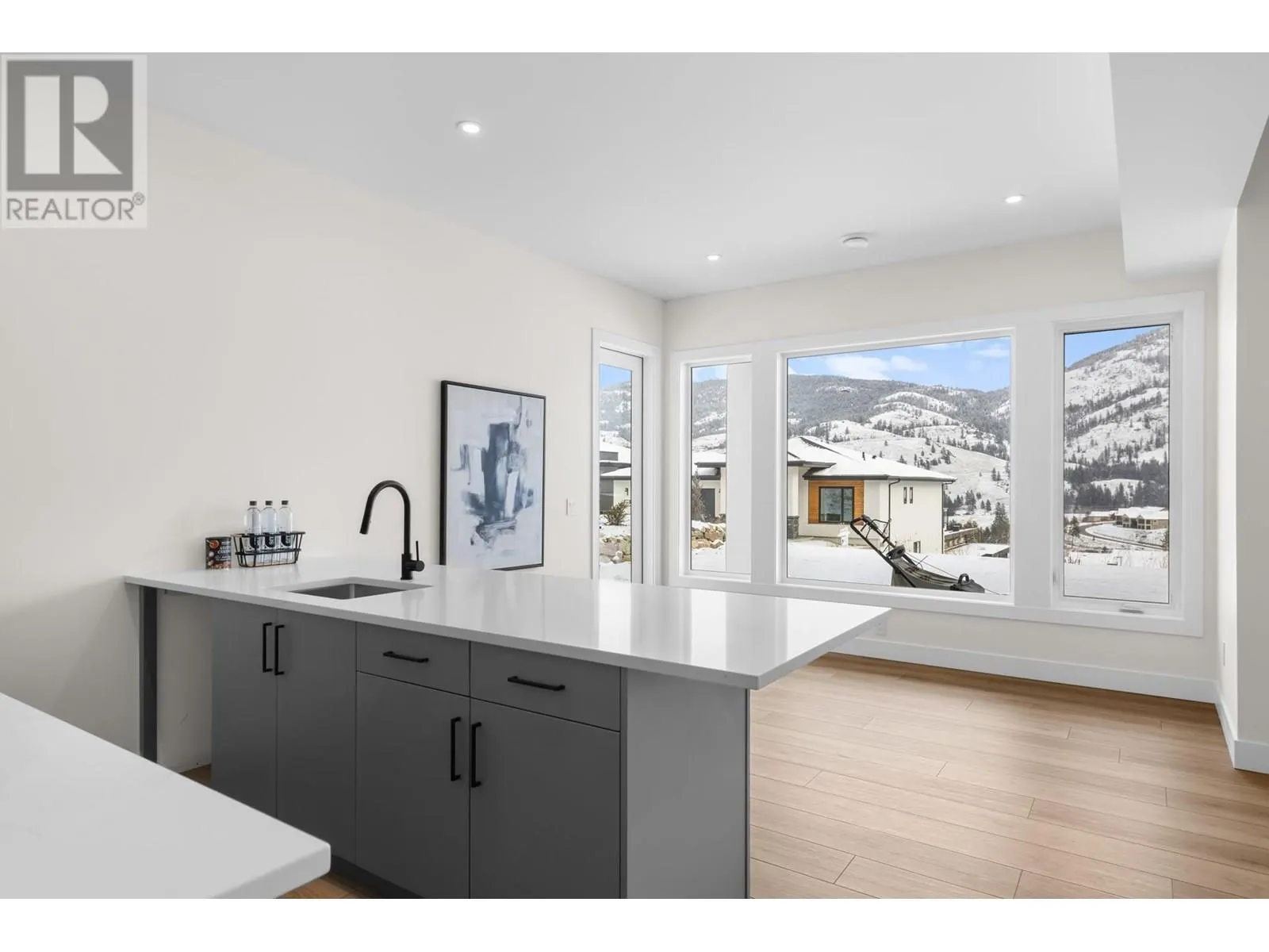 899 Loseth Drive