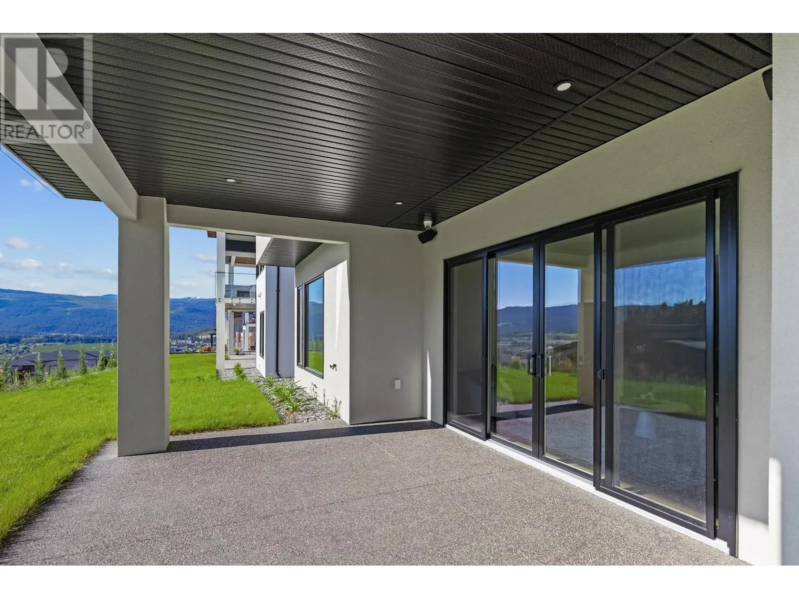899 Loseth Drive