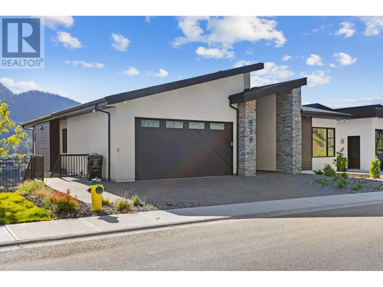 899 Loseth Drive