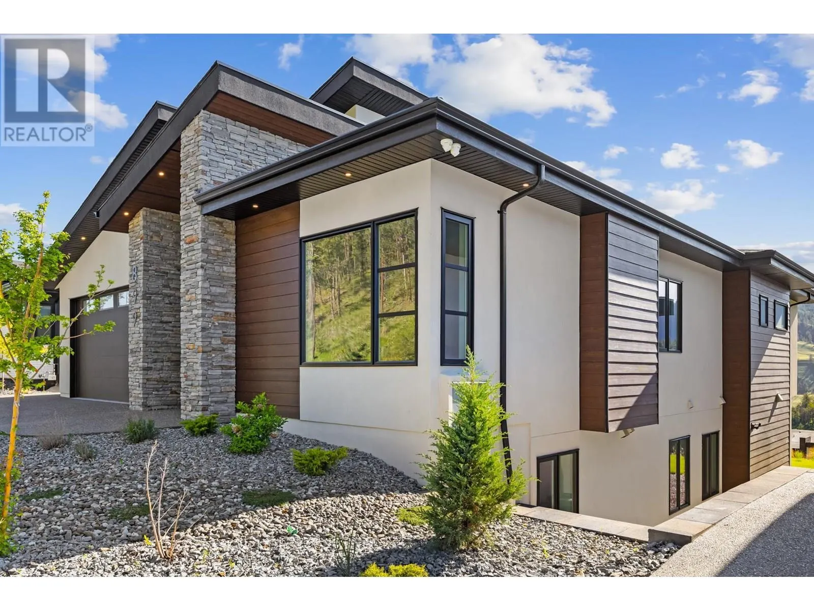 899 Loseth Drive