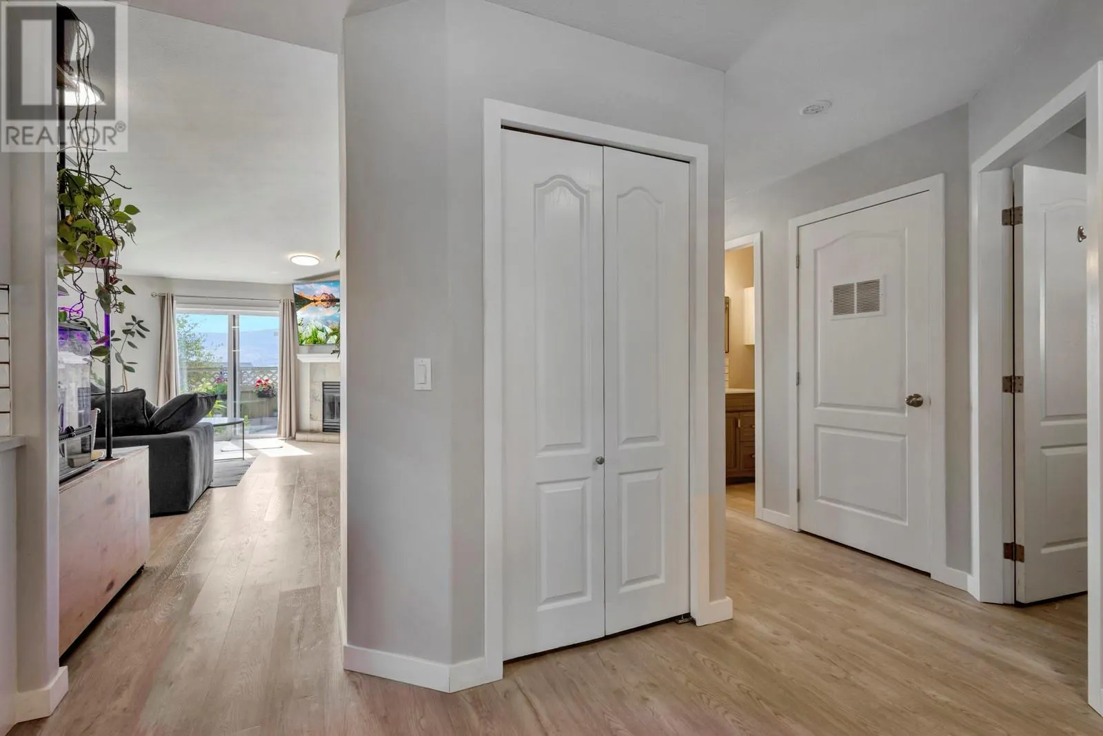 2210 Louie Drive Unit# 6