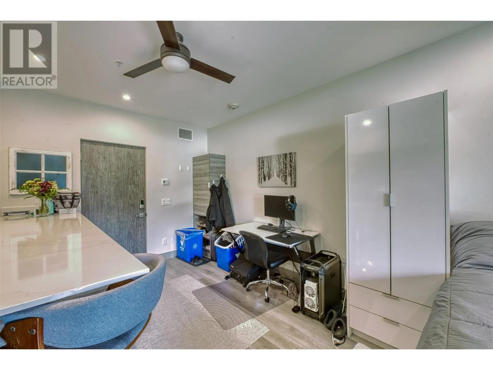 2555 Lakeshore Road Unit# 215