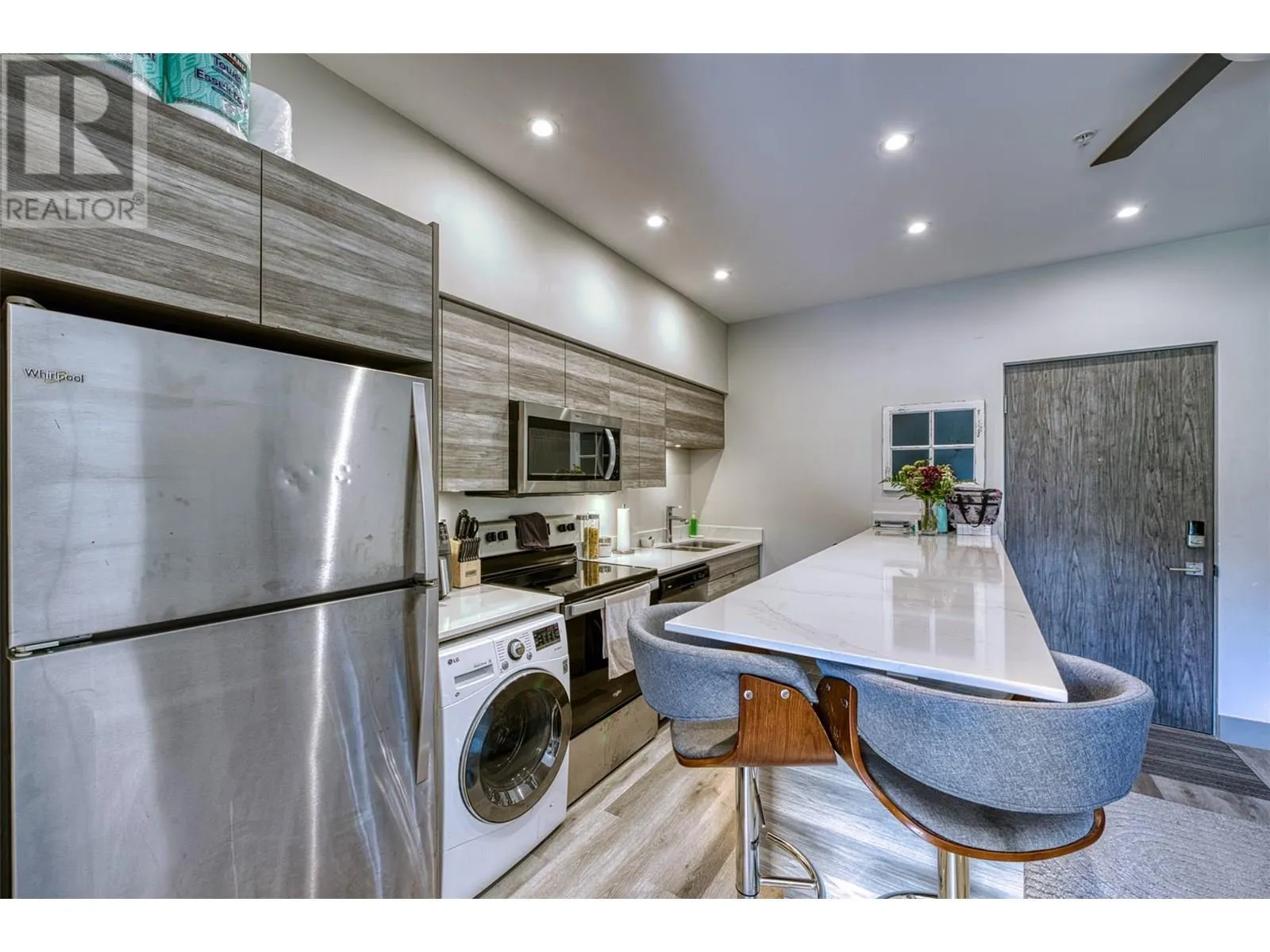 2555 Lakeshore Road Unit# 215